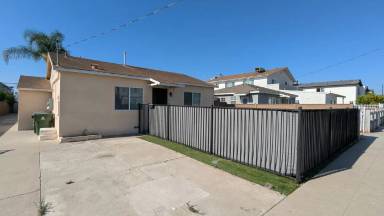 Main picture of 1610 W 205th St
