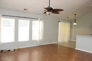 Main picture of 15 Torrey Ln