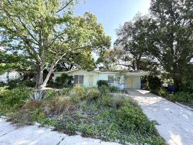 Main picture of 976 Manati Ave