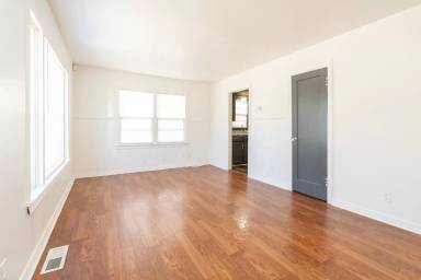 Main picture of 836 S Broadview St