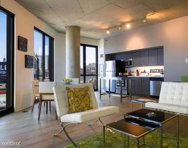 Main picture of 1637 N Milwaukee Ave