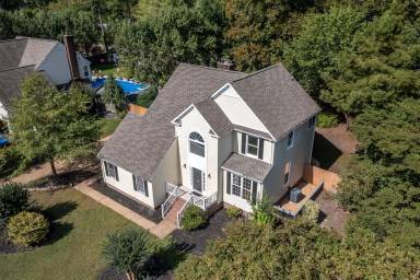 Main picture of 219 Autumn Way
