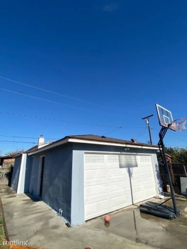 Main picture of 519 W 219th St