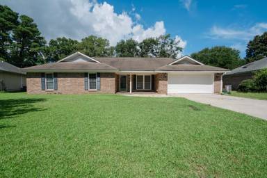 Main picture of 122 Longleaf Cir