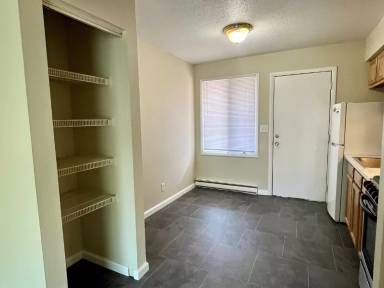 Main picture of 904 S College St
