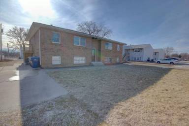 Main picture of 200 E 9th Ave