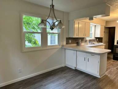 Main picture of 221 Lahoma St