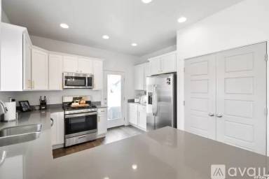 Main picture of 6047 N White Rock Rd