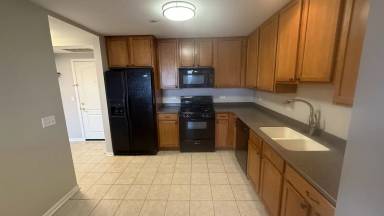 Main picture of 855 E 22nd St