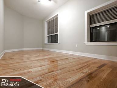 Main picture of 645 W Oakdale Ave