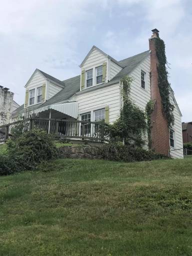 Main picture of 317 Monroe St