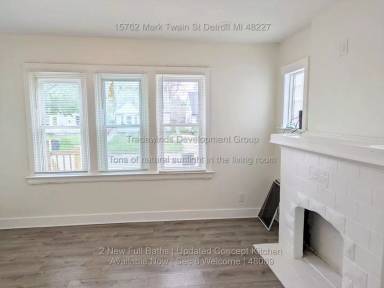 Main picture of 15762 Mark Twain St