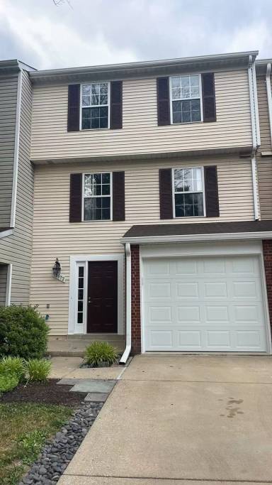 Main picture of 10372 College Sq