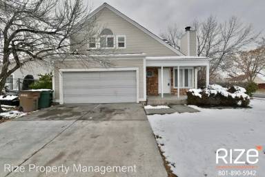 Main picture of 1535 N Baroness St