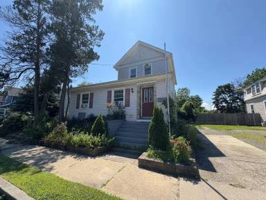 Main picture of 108 Oxonia Ave