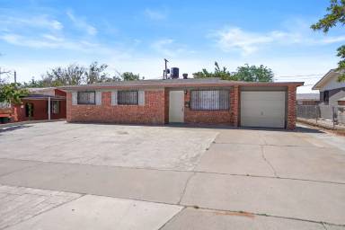Main picture of 4908 Royal Dr