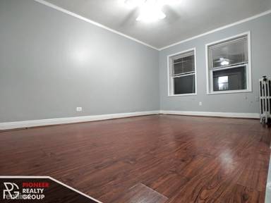 Main picture of 6930,6954,6971,6975 N Greenview Ave Apartments