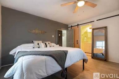 Main picture of 221 Girard Blvd SE