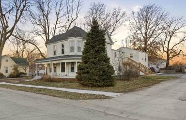 Main picture of 105 SW 9th St
