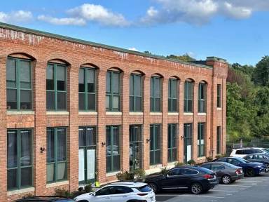 Main picture of 1665 Main St