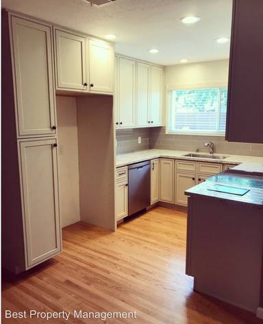 Main picture of 38170 Woodruff Dr