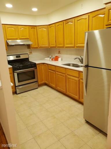 Main picture of 2165 E 16th St