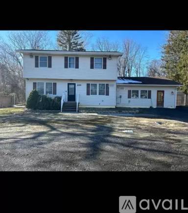 Main picture of 699 Tennent Rd