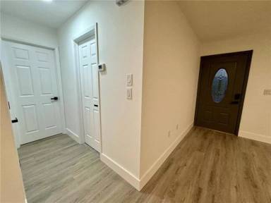 Main picture of 4469 Cunningham St