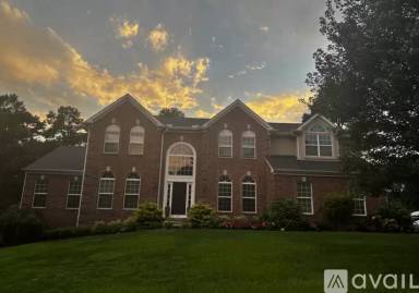 Main picture of 25 Simsbury Dr