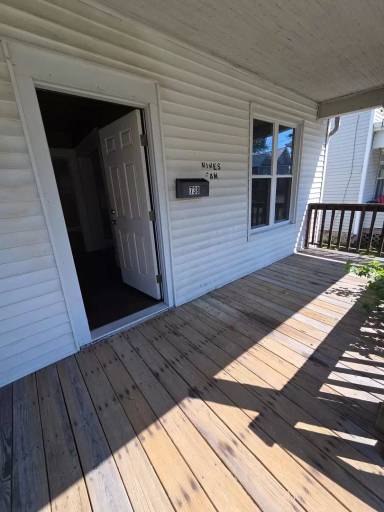 Main picture of 738 E 8th St