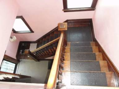 Main picture of 1122 W Grand Ave