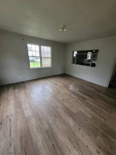 Main picture of 240 S 7th St