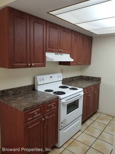 Main picture of 1830 SW 24th St