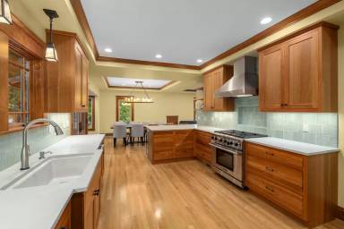 Main picture of 1970 Greentree Rd
