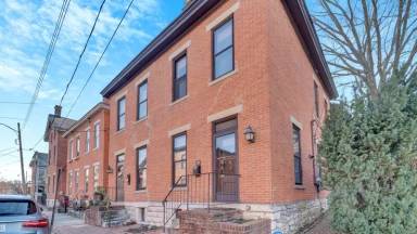 Main picture of 129 E Sycamore St