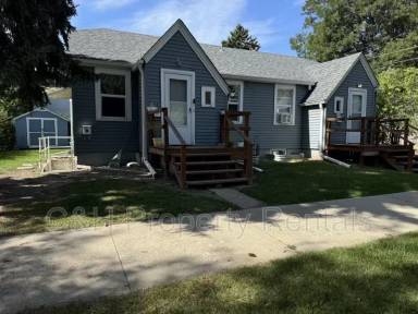 Main picture of 1408 1st St W