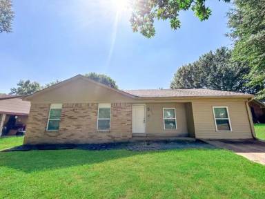 Main picture of 3415 Castle Dr