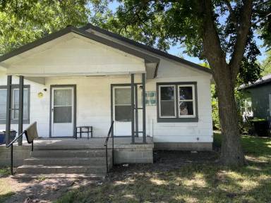 Main picture of 403 W 13th St