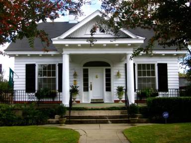 Main picture of 1014 Peachtree Dr