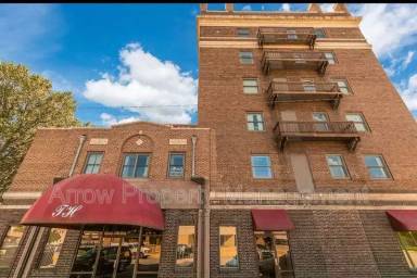 Main picture of 208 E 5th St