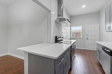 Main picture of 5105 Skillman St