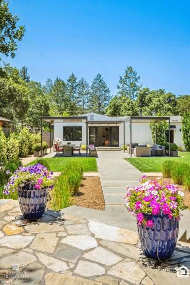 Main picture of 282 Richards Blvd