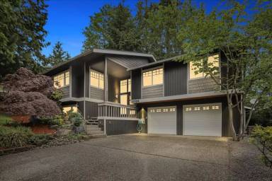 Main picture of 11704 NE 100th Pl