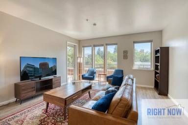 Main picture of 323 W Jefferson St