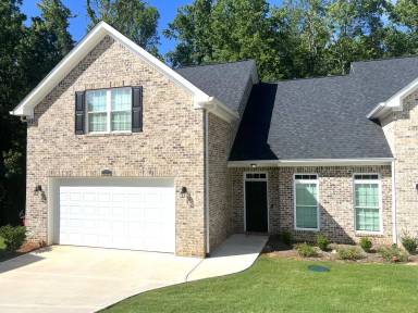 Main picture of 250 High Ridge Ct