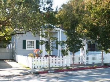 Main picture of 315 W Main St