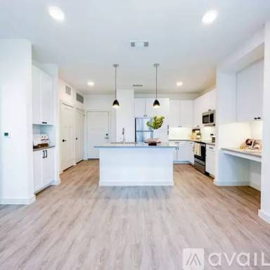 Main picture of 731 N Lancaster Ave