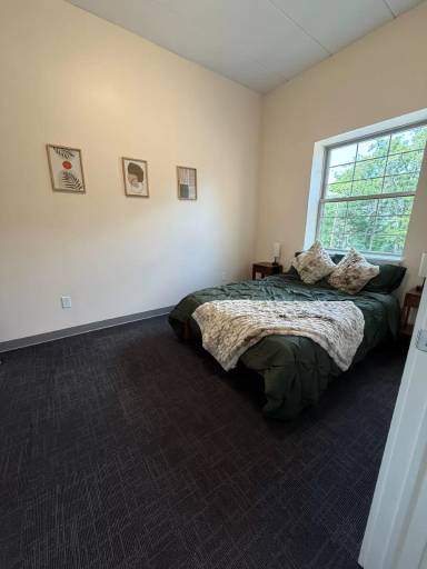 Main picture of 400 Riverside Dr