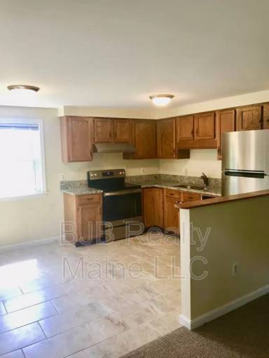 Main picture of 27 Hoyt St