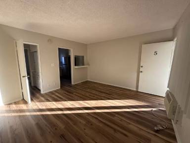 Main picture of 21900 Saticoy St